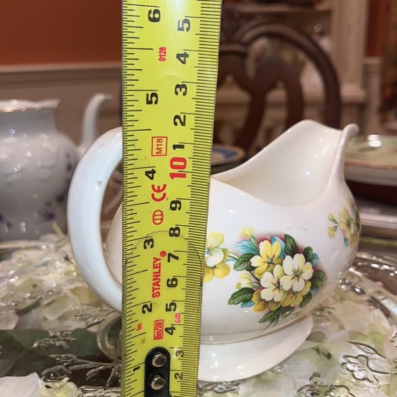 Beautiful Porcelain Gravy Dish 🌸 hand glazed… Great condition! - Picture 4 of 4